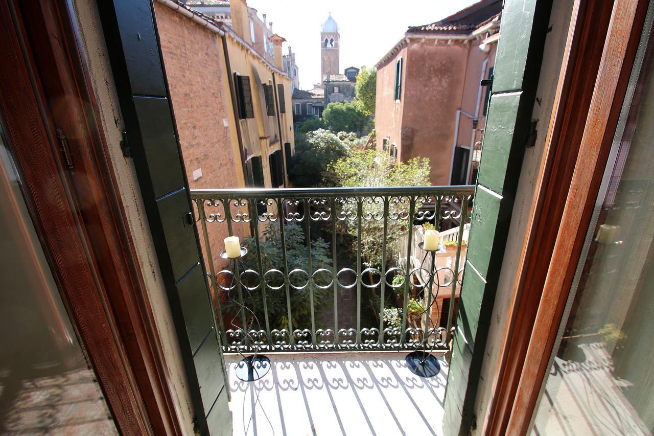 Sunny Ghetto Canalview البندقية المظهر الخارجي الصورة