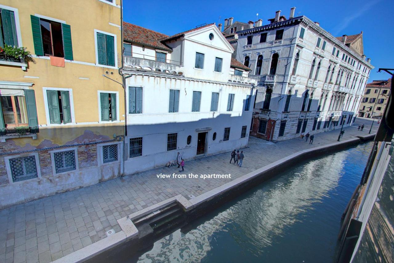 Sunny Ghetto Canalview البندقية المظهر الخارجي الصورة